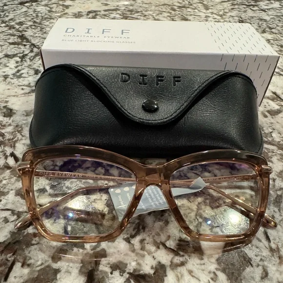 Diff MILA Blue Light Glasses ๐ - Picture 10 of 13